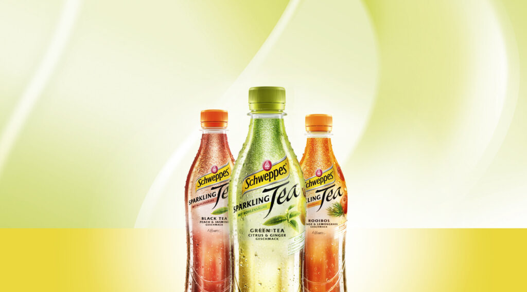 Schweppes Sparkling Tea — Drei-Flaschen-Keyvisual